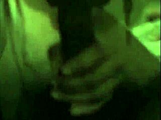 عاهرة سوداء هاوية من الحي الشعبي تتناك عصابي مقابل فلوس الإيجار