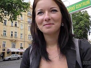 Cuplu tânăr se fut pentru bani în scenă amatoare europeană