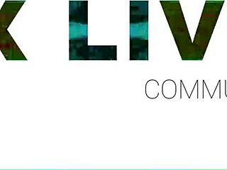 جازمين تركع لعملية بلع عميق مع أصدقاء! 😜