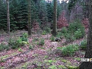 Verdammt, Lou Nesbit und Lia Louise dominieren mit brutalem Strapon! 😈