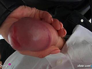 18歳以上の若きアリサが上司とPOVで熱いザーメンをゲット！最高のお尻が主役。