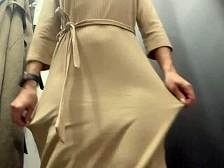 隠しカメラが更衣室でのセクシー水着試着を激撮