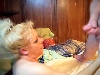 shellyseth and smarien75 take turns cumming on fat ass