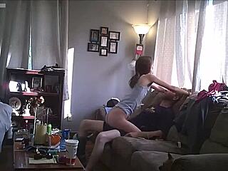 Amatör eş evde aldatırken yakalandı