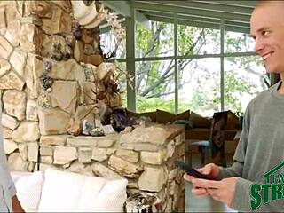 צעירה עם כיסוי עיניים נדפקת חזק על ידי אח חורג וחבר... וואו!