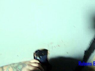 Yo, check Anãzinha Maria Pistolinha sucking a massive cock at the glory hole!