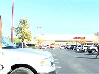 J’adore faire des branlettes espagnoles avant de baiser cette grosse salope comme elle aime