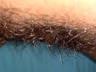 Chlupatý velký klitoris na téhle latinské BBW, detailní záběr v POV stylu.