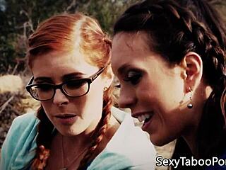 prekleto, bujna rdečelaska dobi analno vrtano v divjem tričku z davljenjem