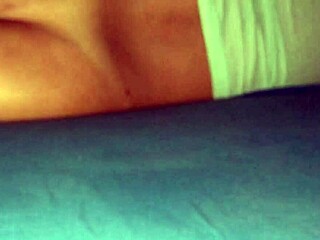 Minha esposa na cama com cuzão empinado pra foda