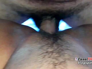 N�o aguentou me ver gozar na siririca e me comeu