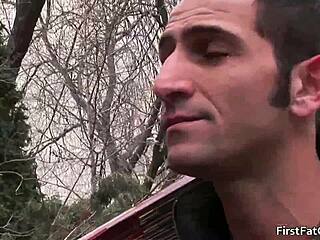 Detailed gay threesome with blowjobs and fucking