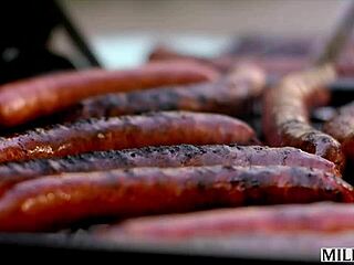 Brandi MILF Curang Suami Sambil Dia Dengar Di Telefon!