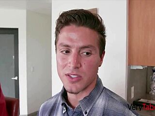 زوجة أم سمراء ميليسا لين تركب ابن زوجها بجنون.