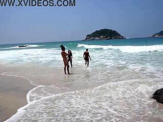 Jessica Azul geneukt door twee monster lullen!