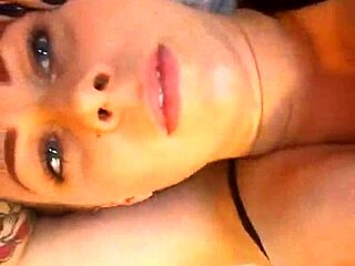 Big tits Gianna spreading love on webcam today