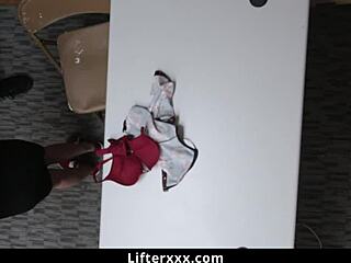 调皮拉丁小偷Lily Jorden偷窃被猛操 lifterxxx