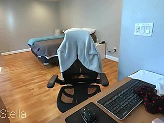 Solo milf razteguje pičko v živo na webcamu!