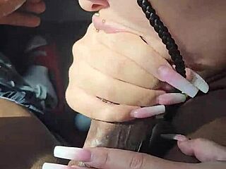 18+ punca ne more dobiti dovolj sesanja velikega tiča med ježo