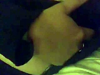 Enormes Senos de Una Chica Masturbando?