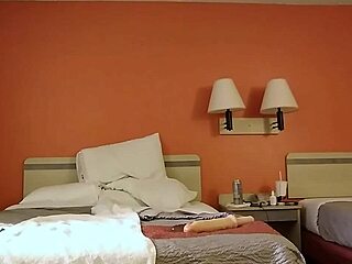 Gwennyn peppu menee täysin rikki jättidildolla! 😱