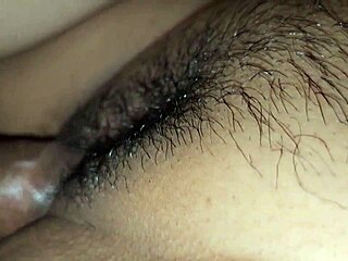 Prietenu' soțului îmi forțează fundul latin în timpul odihnei