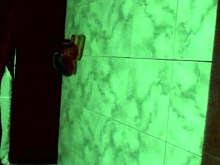 Kæreste knepper ven efter festen