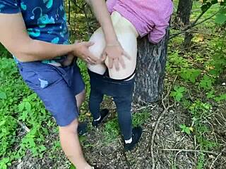 Йо, сводный брат трахнул меня раком в лесу, так дико!