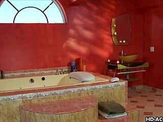 سكس ليزبي عنيف لاتينية وشقراء بألعاب جامحة