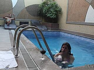 อดใจไม่อยู่เลยให้ก้นและหีกับผู้กำกับแบบดิบก่อนถ่าย!