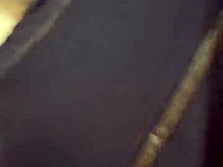 อยากเห็นฉันดูดควยพวกนั้นในห้องน้ำรถไฟใต้ดินเหรอ?