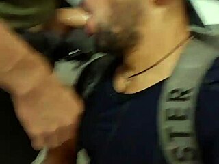 Metro tuvaletinde adamların siklerini emerken beni izlemek ister misin?