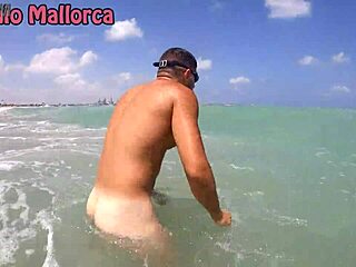 Próbáltál már szórakozni egy dögös olasz csajjal meztelen strandon?