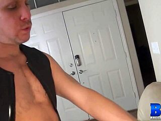 Rogue Status hunk dan Tony Bishop main bareback dengan passion