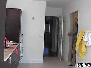 ¿Folla a teen 18+ latina Lia Lopez tras espiar en ducha?