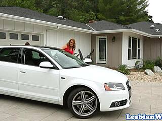 Verdammt, strumpfhosen MILF und süße Schulmädchen 18+ SixtyNine in heißem Lesben-Duo!