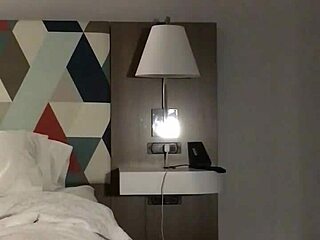 Cherry Shay lo toma profundo en sus tres agujeros