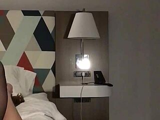 Cherry Shay lo toma profundo en sus tres agujeros