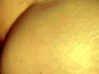 Mature Asian mommy gets blessed with BBC 😘