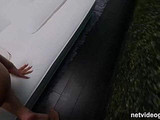 Uhh, Aaliyah hier... warte, hast du einen riesigen oder was?