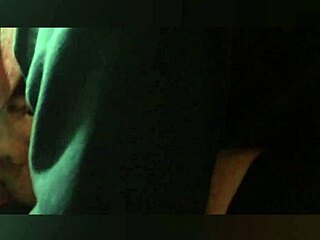 Squirt y el deo en el culo