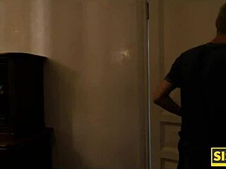 Cutie adolescentă 18+ legată la ochi agață accidental fratele vitreg într-o încurcătură sălbatică