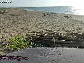 Kazanje kurca na goli plaži, žena me spravi do javnega orgazma