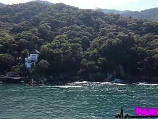 Hot milf gives delicious blowjob outdoors?