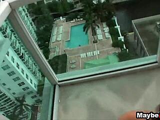 Nerdy Cara Swank 18+ prueba anal en pickup público