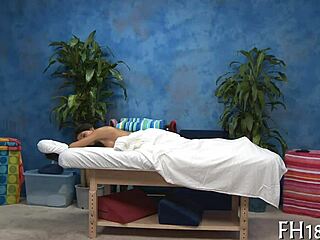 Чувственный массаж переходит в горячий трах