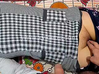 Йо, индийская дези шлюха получает быстрый анал за деньги