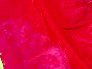 Gadis India saree merah kena jilat dan hentam