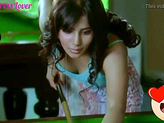 Hete skuespillere viser frem sexy former i HD-samling