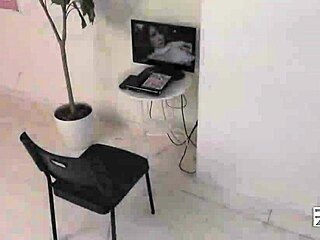 爆乳女優に逆ドッキリ！～え？素人さんじゃないの？～ - 小泉真希 2